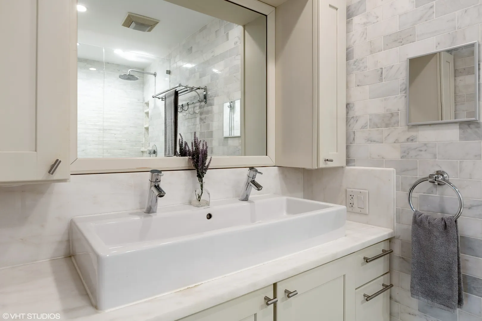 2675 N Greenview Avenue C IL