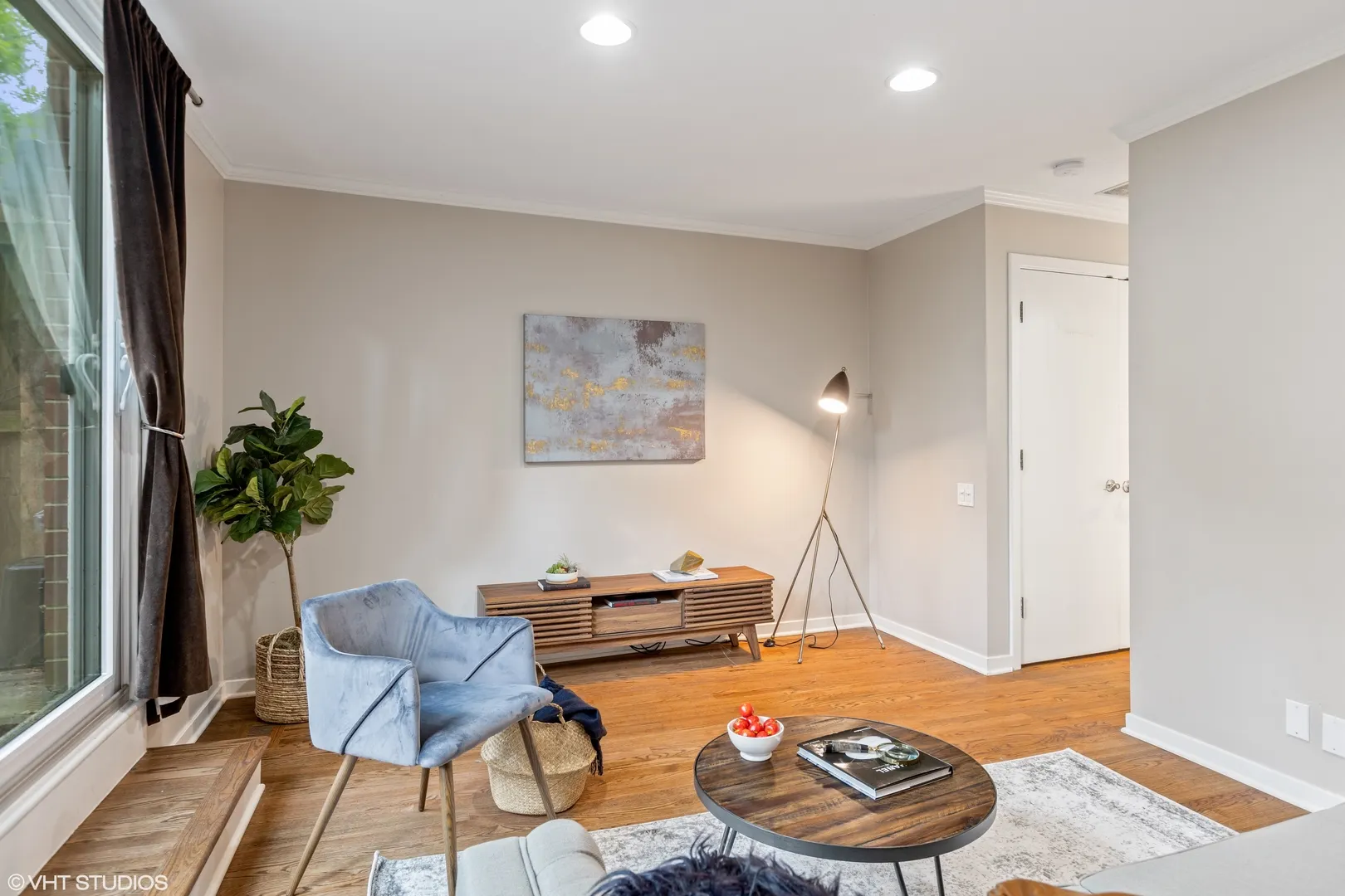 2675 N Greenview Avenue C IL