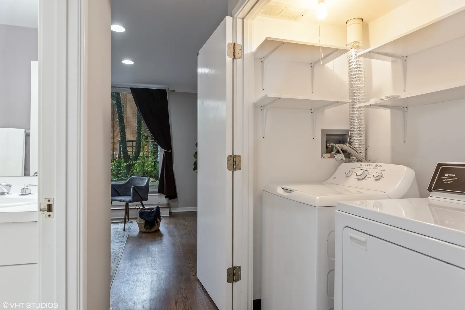 2675 N Greenview Avenue C IL