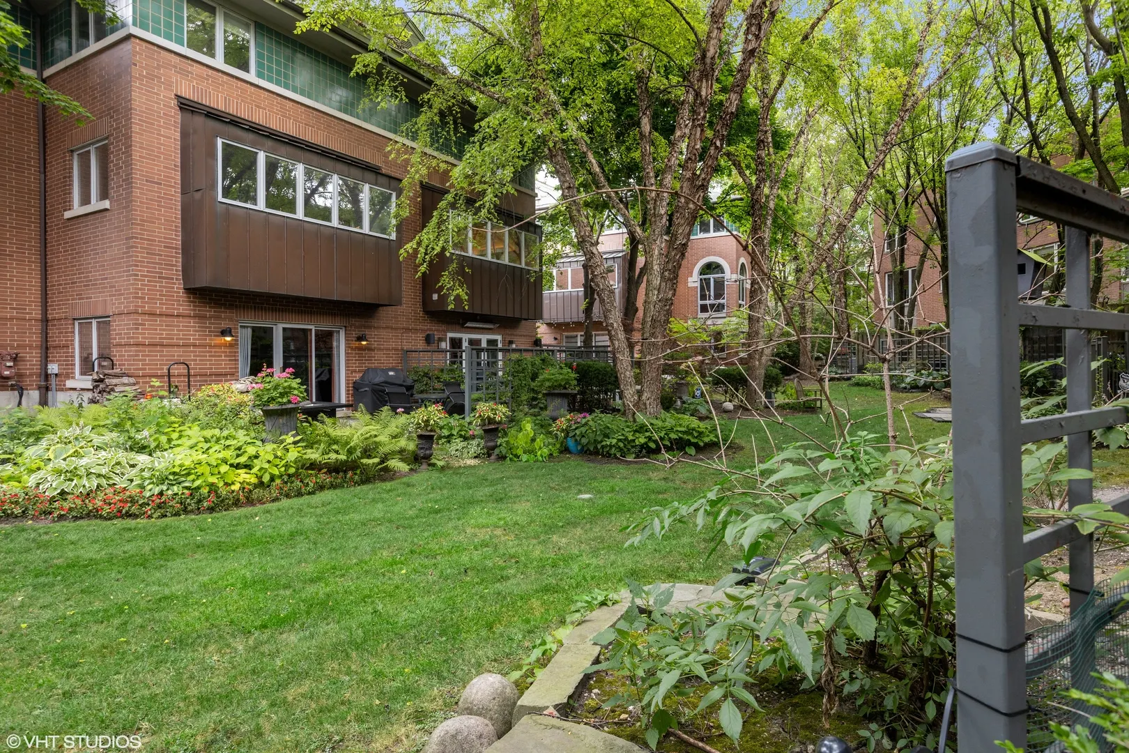 2675 N Greenview Avenue C IL