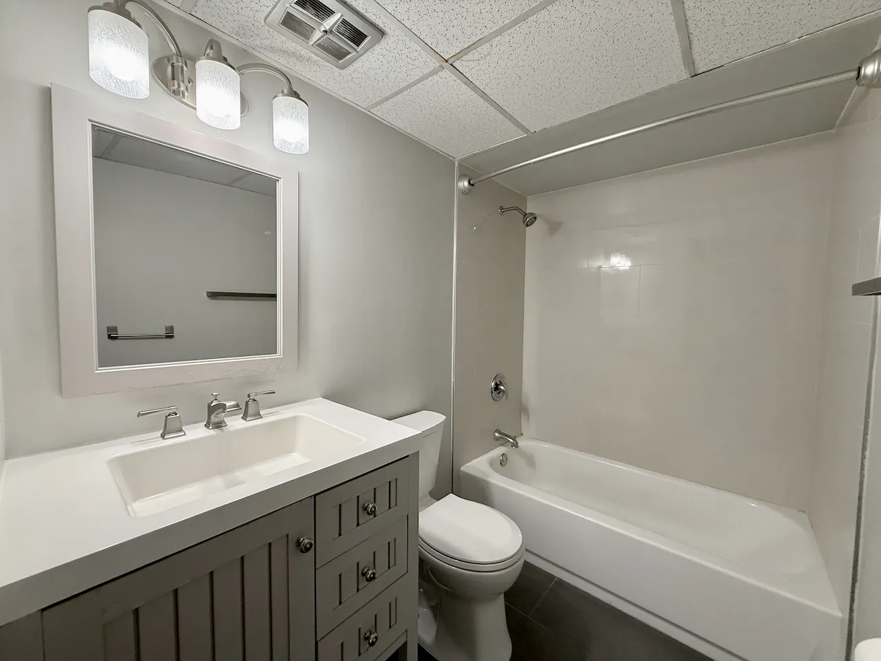 3852 N PARKWAY Drive 2D IL