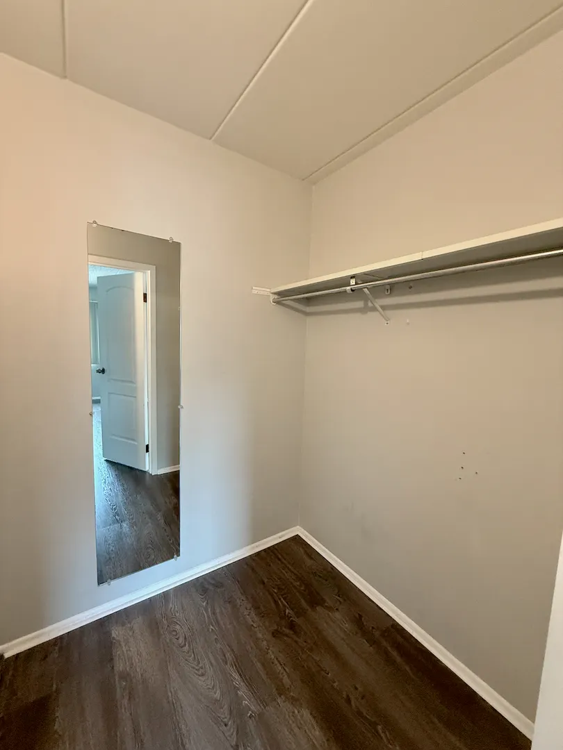 3852 N PARKWAY Drive 2D IL