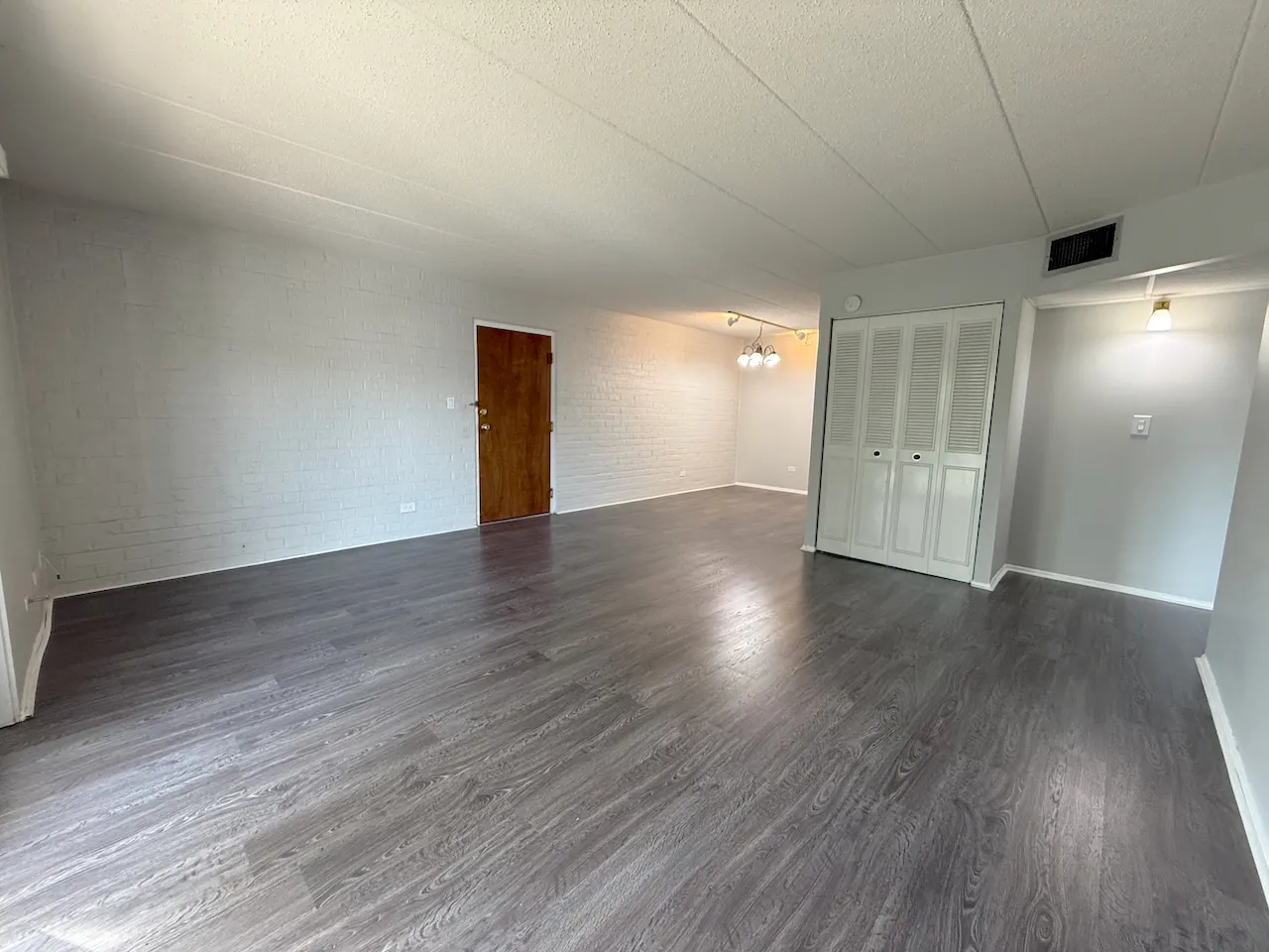 3852 N PARKWAY Drive 2D IL