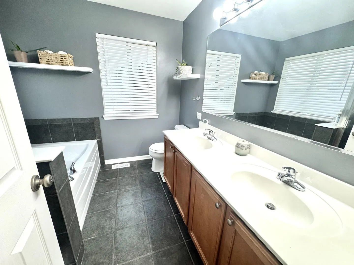6409 Donegal Lane IL