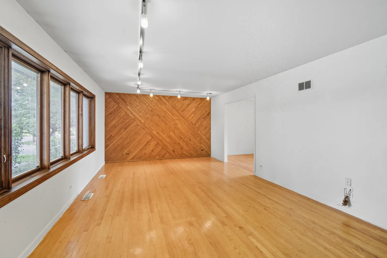 1811 E Maya Lane IL