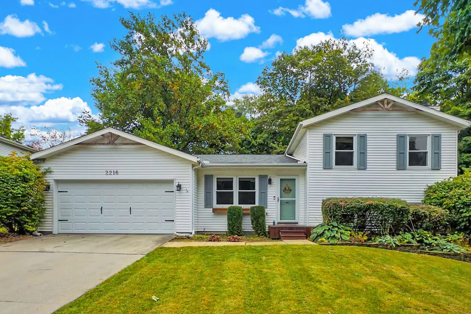2216 Woodhavens Drive IL