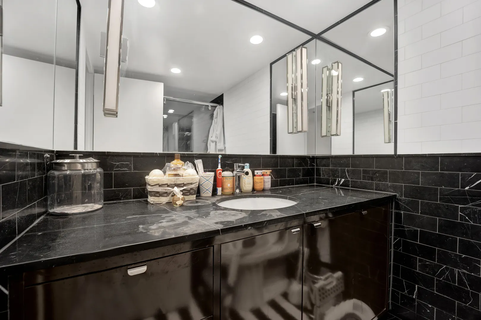 1440 N LAKE SHORE Drive 4BD IL