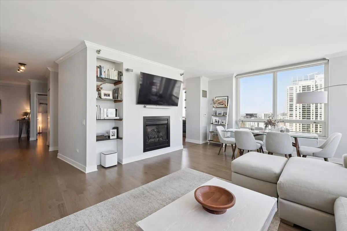 33 W Ontario Street 37A IL
