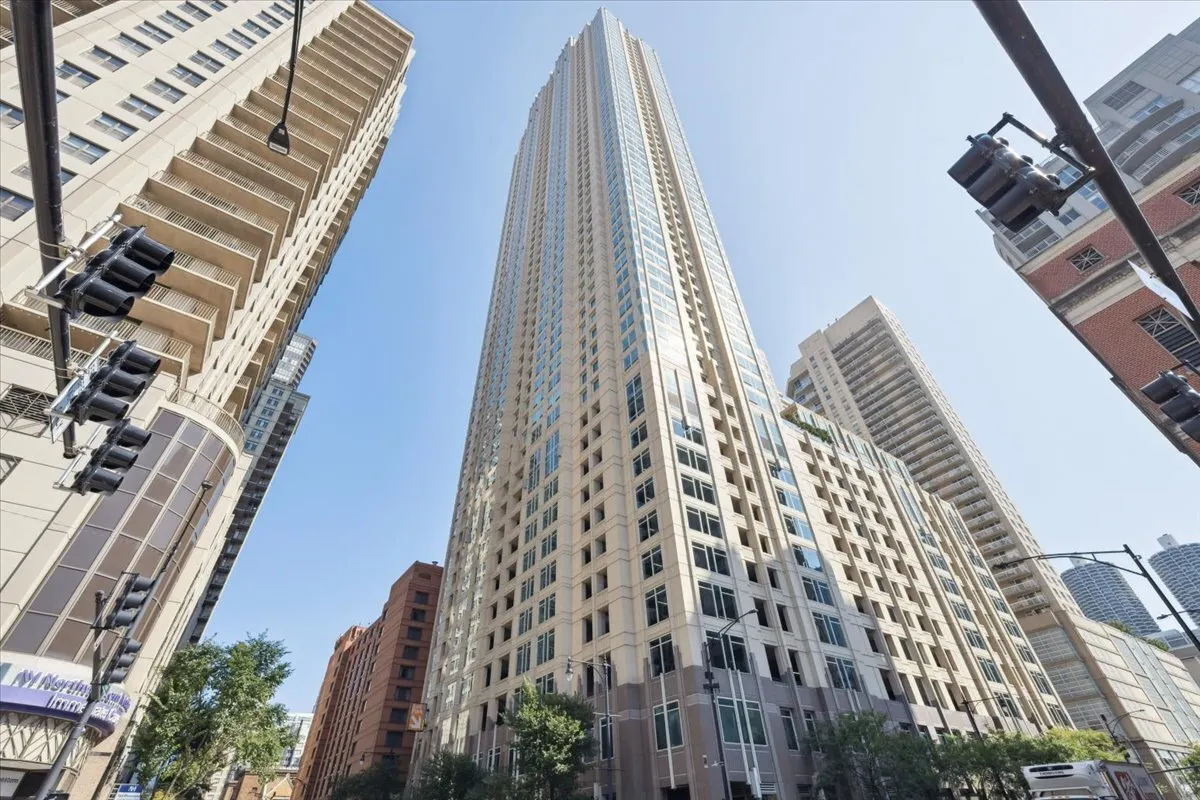 33 W Ontario Street 37A IL