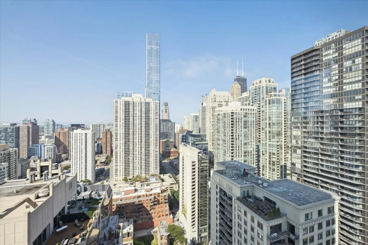 33 W Ontario Street 37A IL