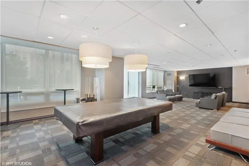 33 W Ontario Street 37A IL