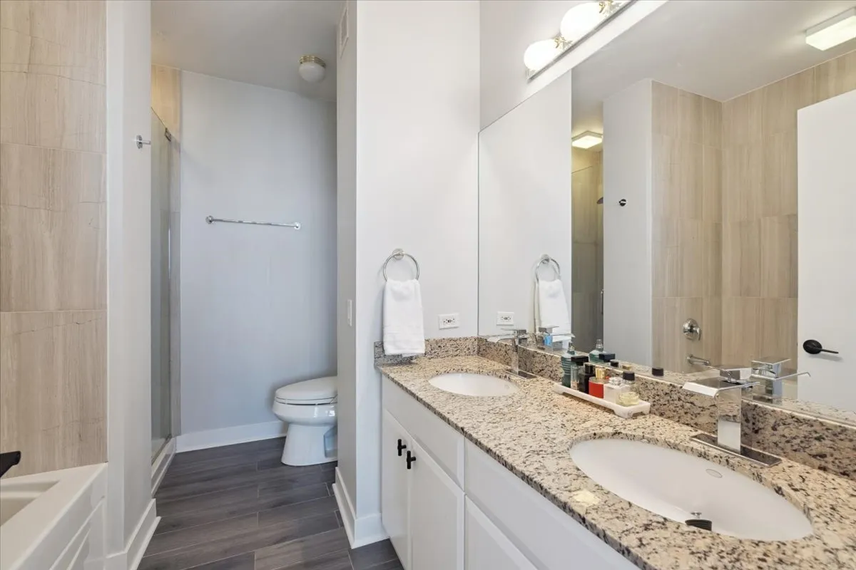 33 W Ontario Street 37A IL