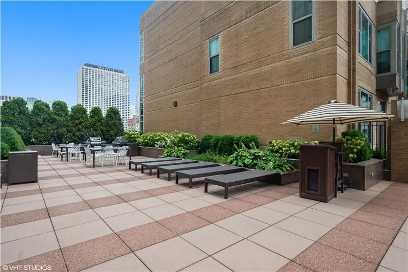 33 W Ontario Street 37A IL