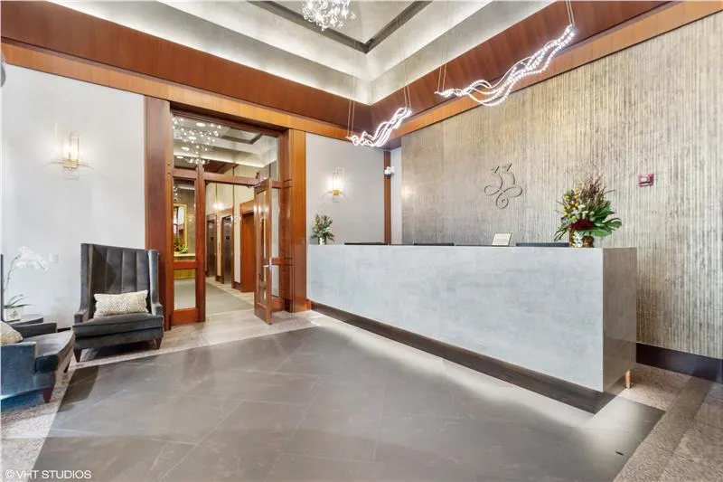 33 W Ontario Street 37A IL