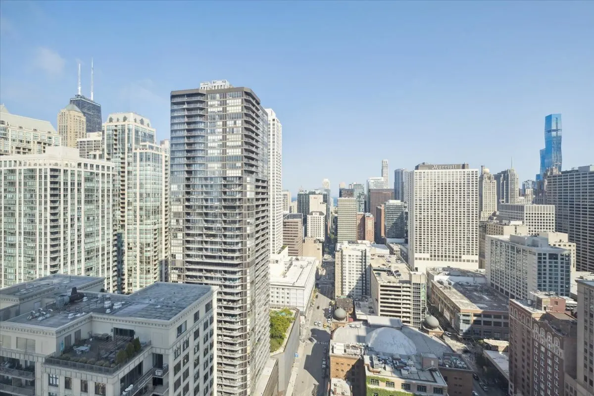 33 W Ontario Street 37A IL