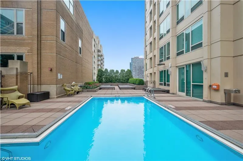 33 W Ontario Street 37A IL