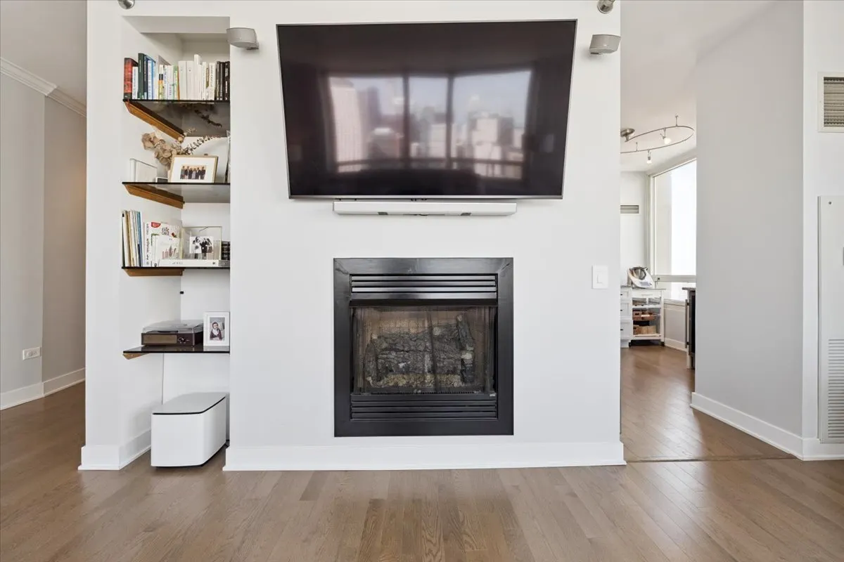 33 W Ontario Street 37A IL