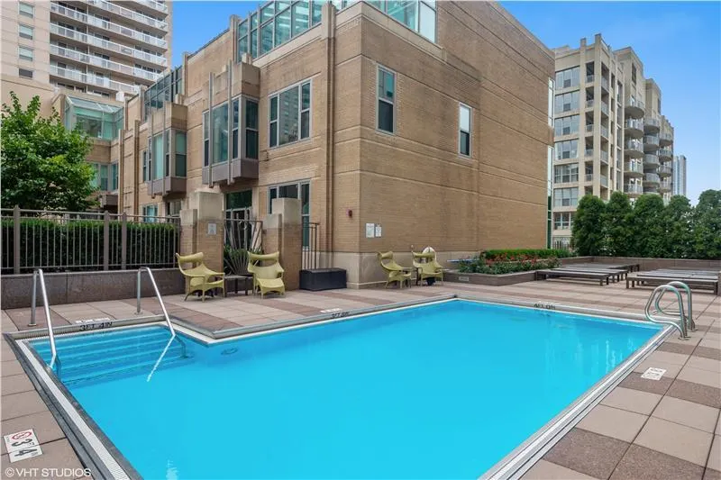 33 W Ontario Street 37A IL