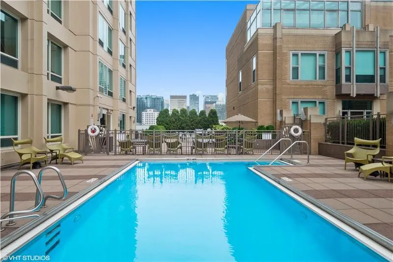 33 W Ontario Street 37A IL