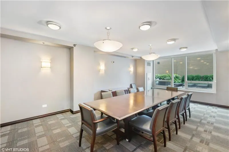 33 W Ontario Street 37A IL