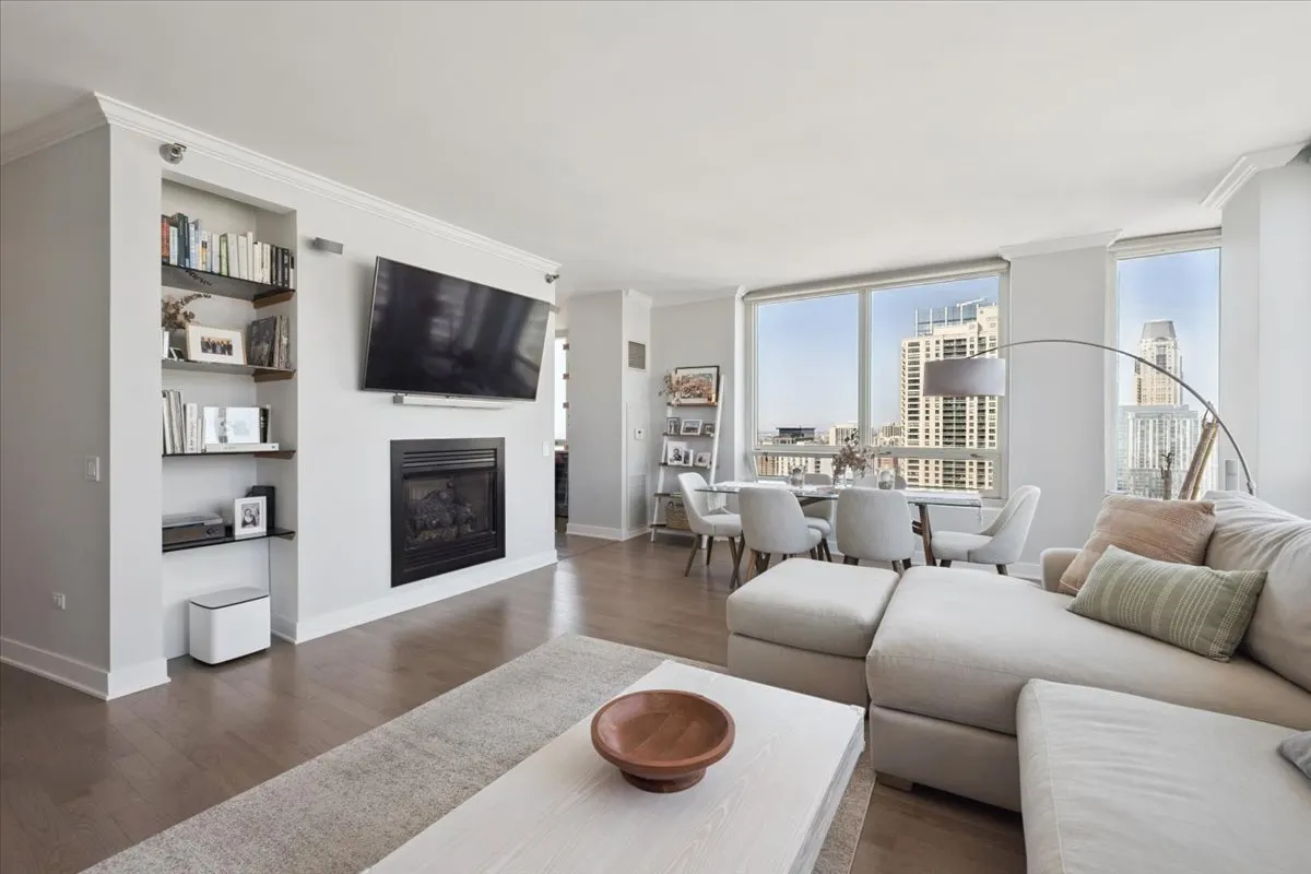 33 W Ontario Street 37A IL