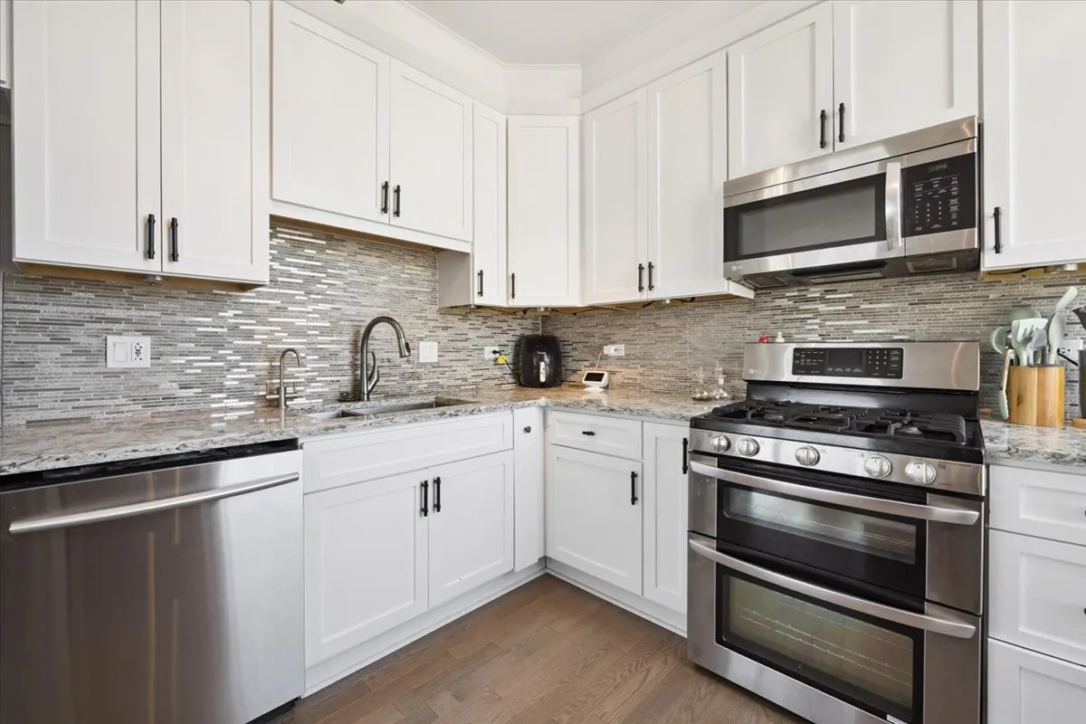 33 W Ontario Street 37A IL