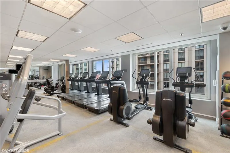 33 W Ontario Street 37A IL