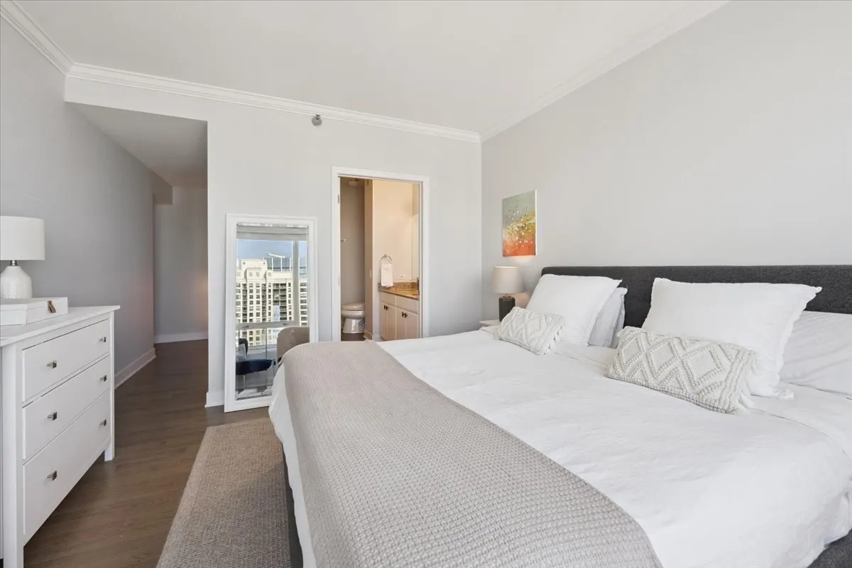 33 W Ontario Street 37A IL