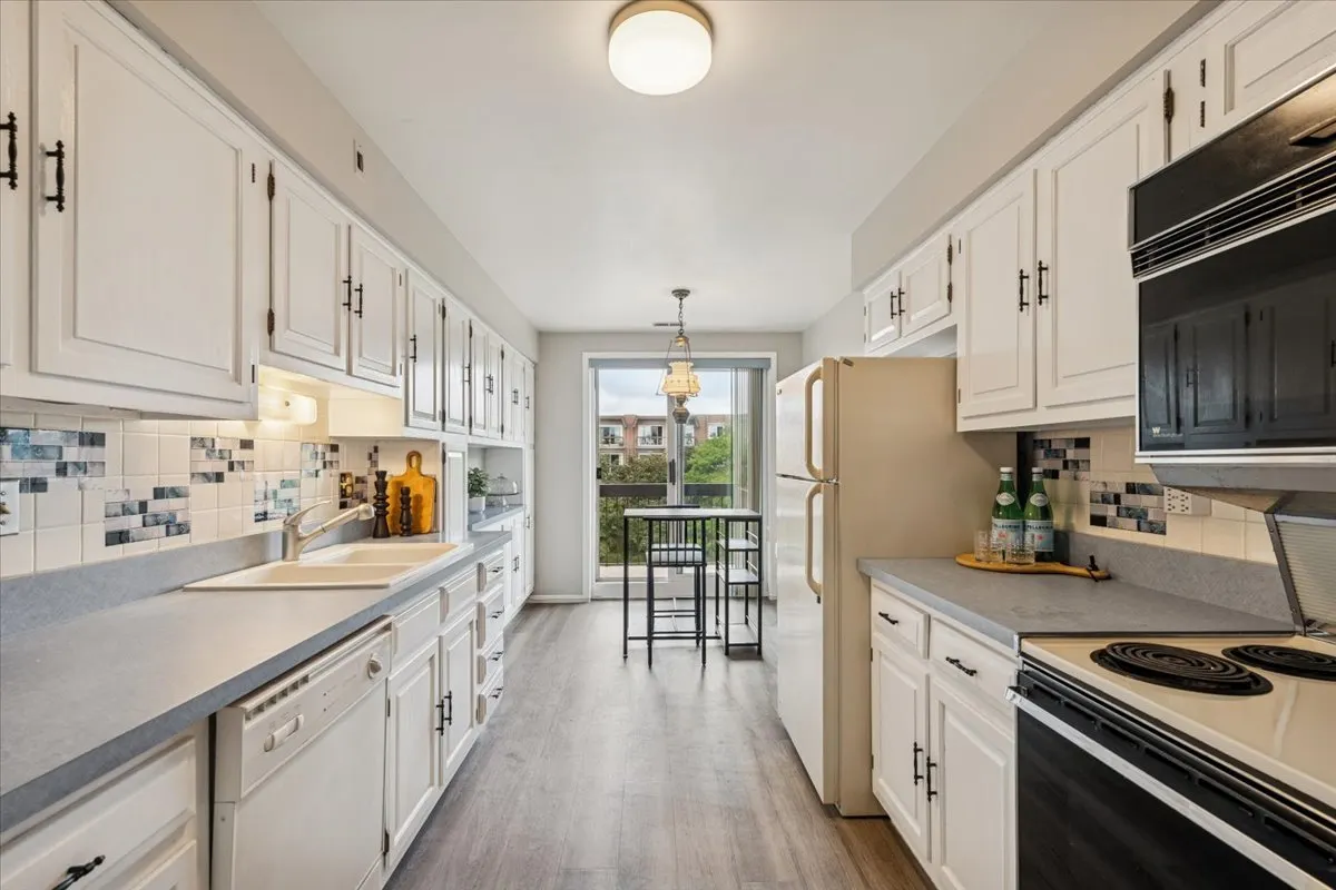 8100 W Foster Lane 410 IL