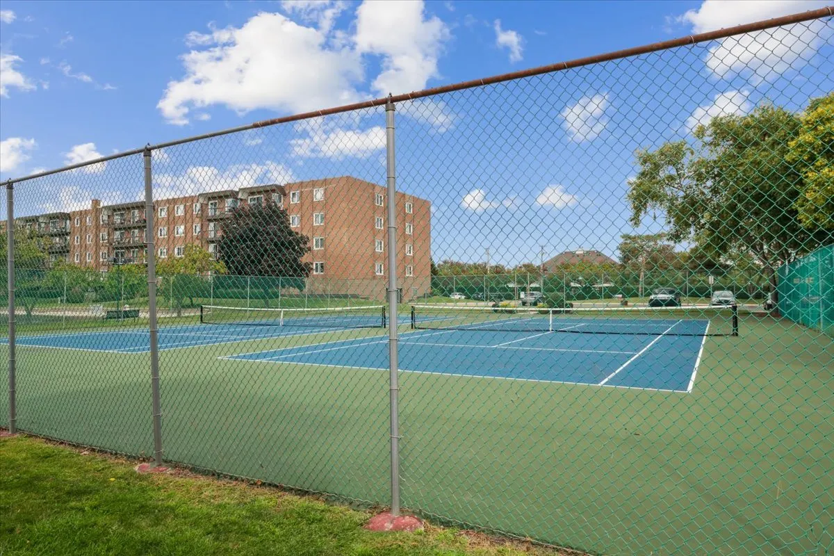 8100 W Foster Lane 410 IL