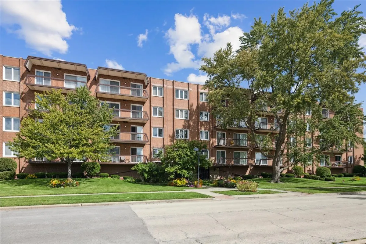 8100 W Foster Lane 410 IL
