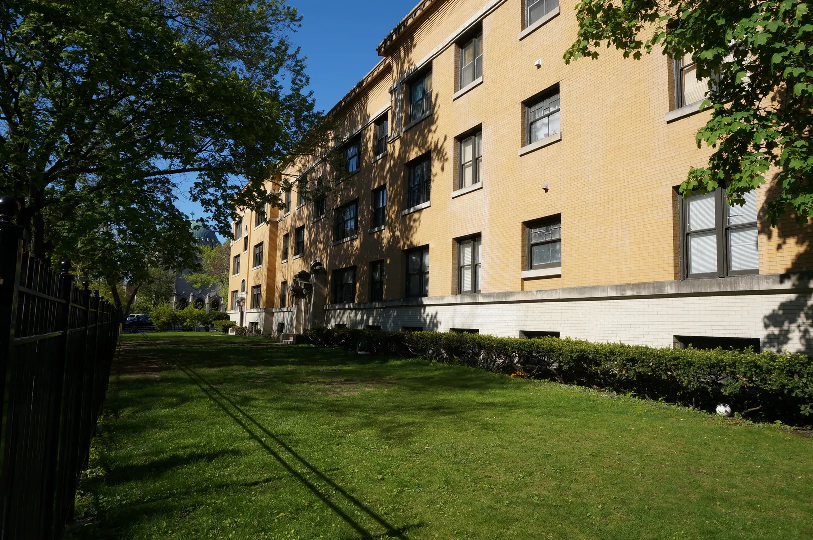 650 W Arlington Place 1W IL