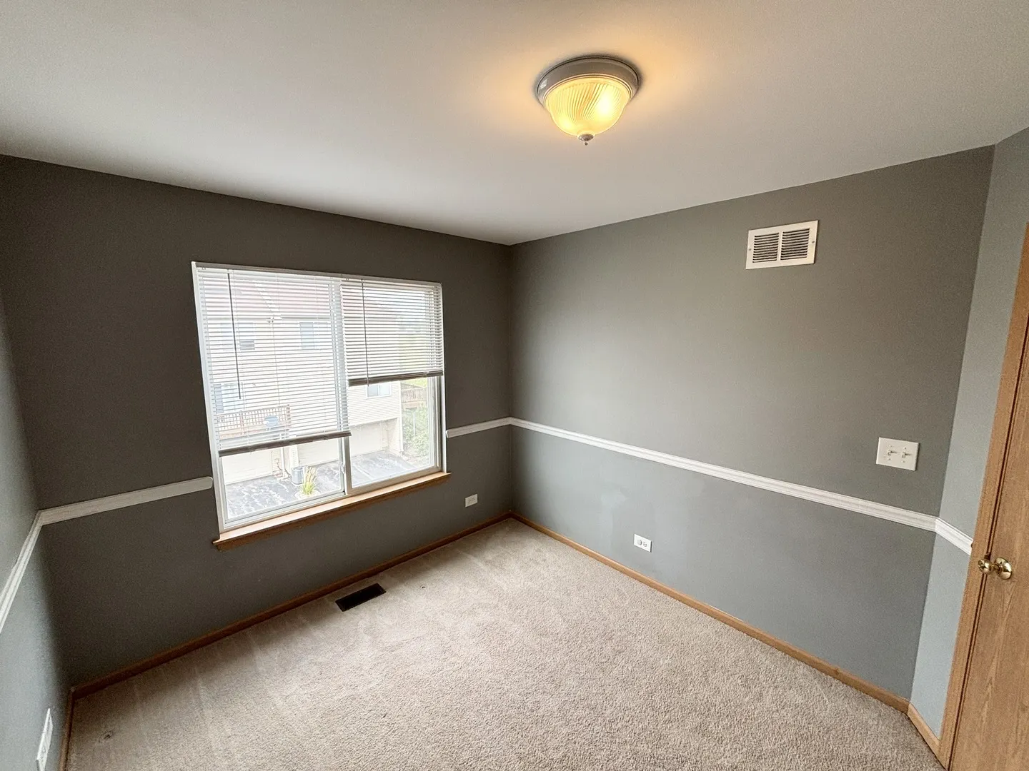 906 Clover Lane IL