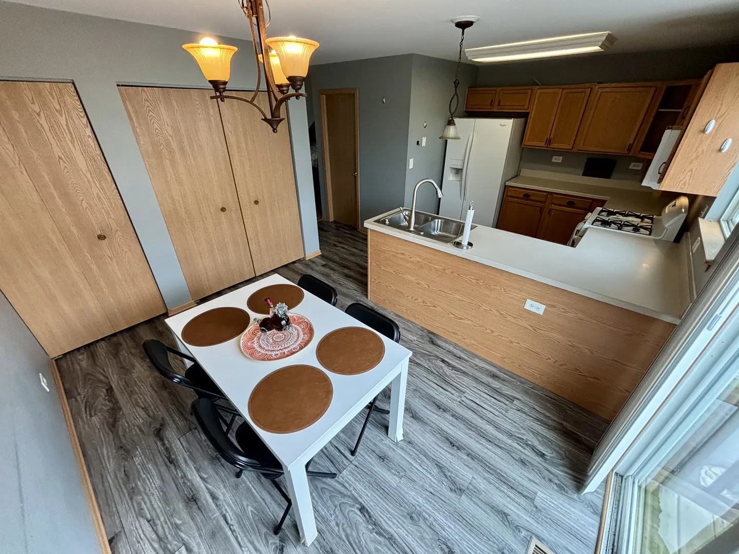 906 Clover Lane IL