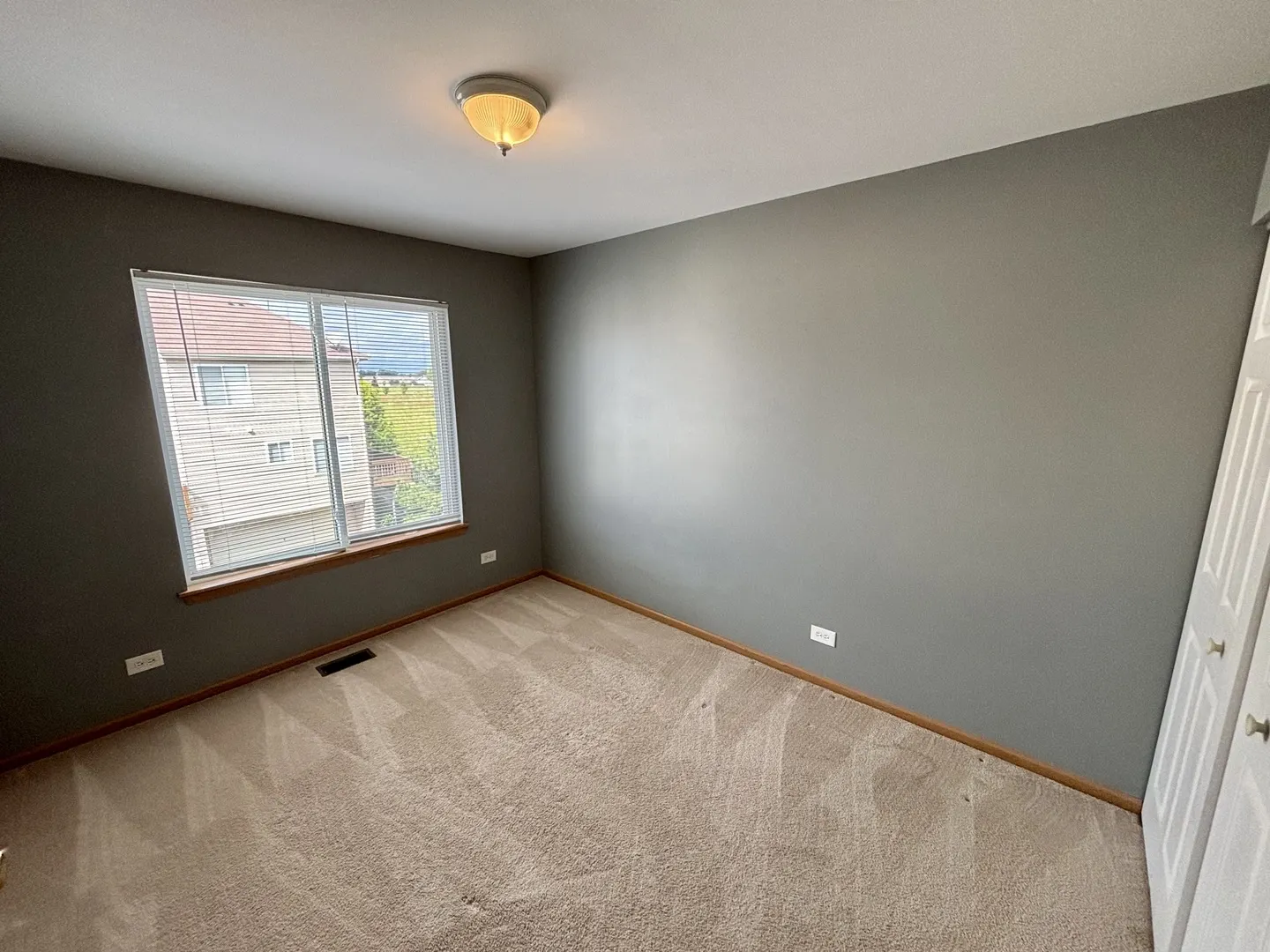 906 Clover Lane IL