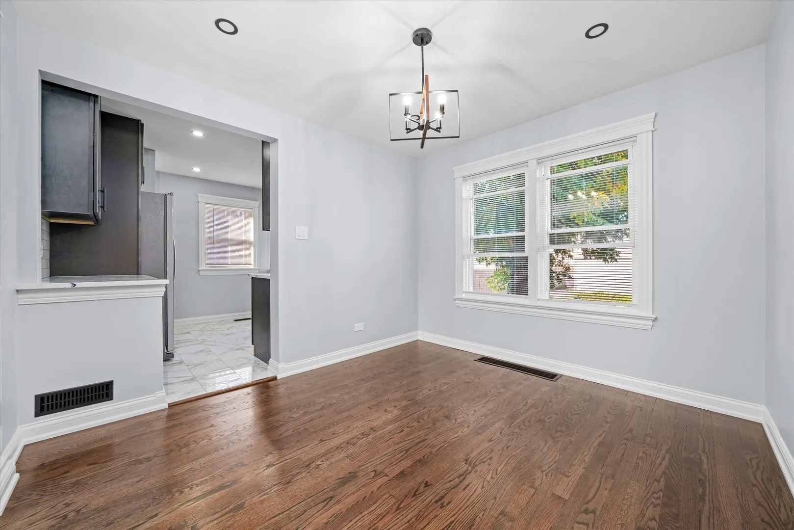 5910 S Kilbourn Avenue IL