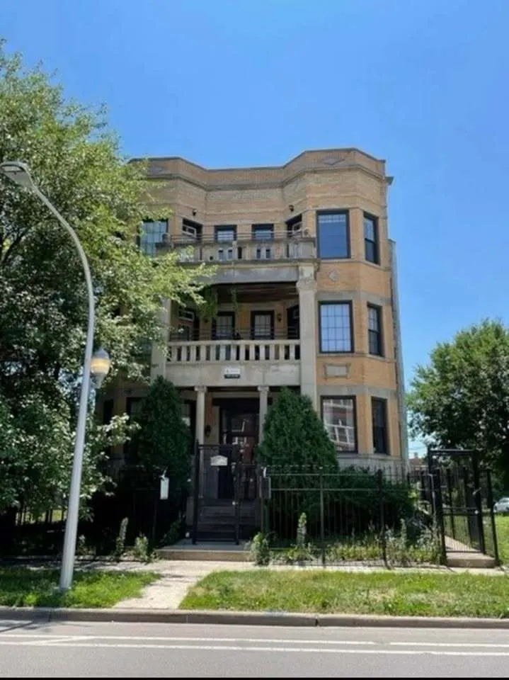 1519 E Marquette Road 3W IL
