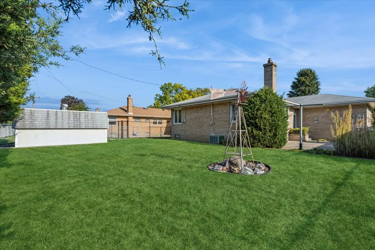 4456 N Forestview Avenue IL