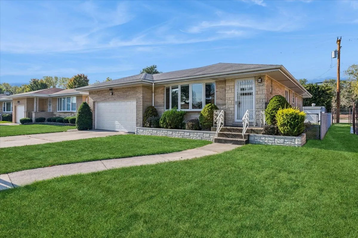 4456 N Forestview Avenue IL