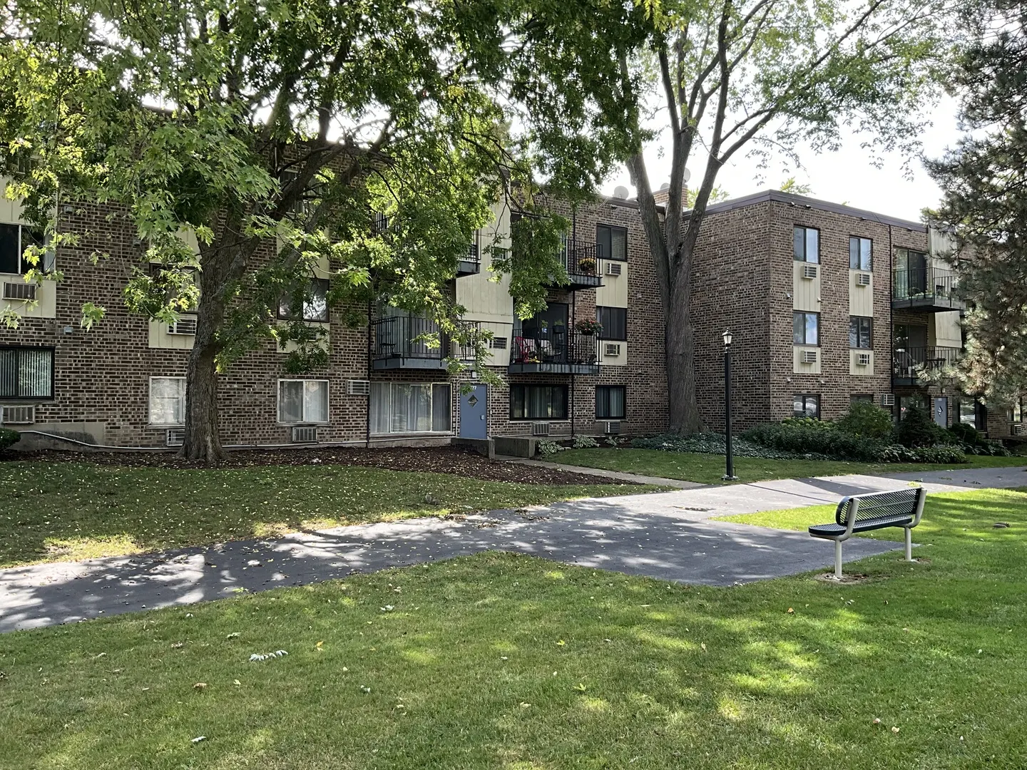 1477 Winslowe Drive 302 IL