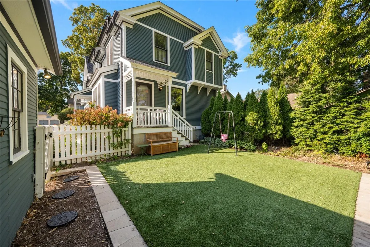 213 S 5th Street IL