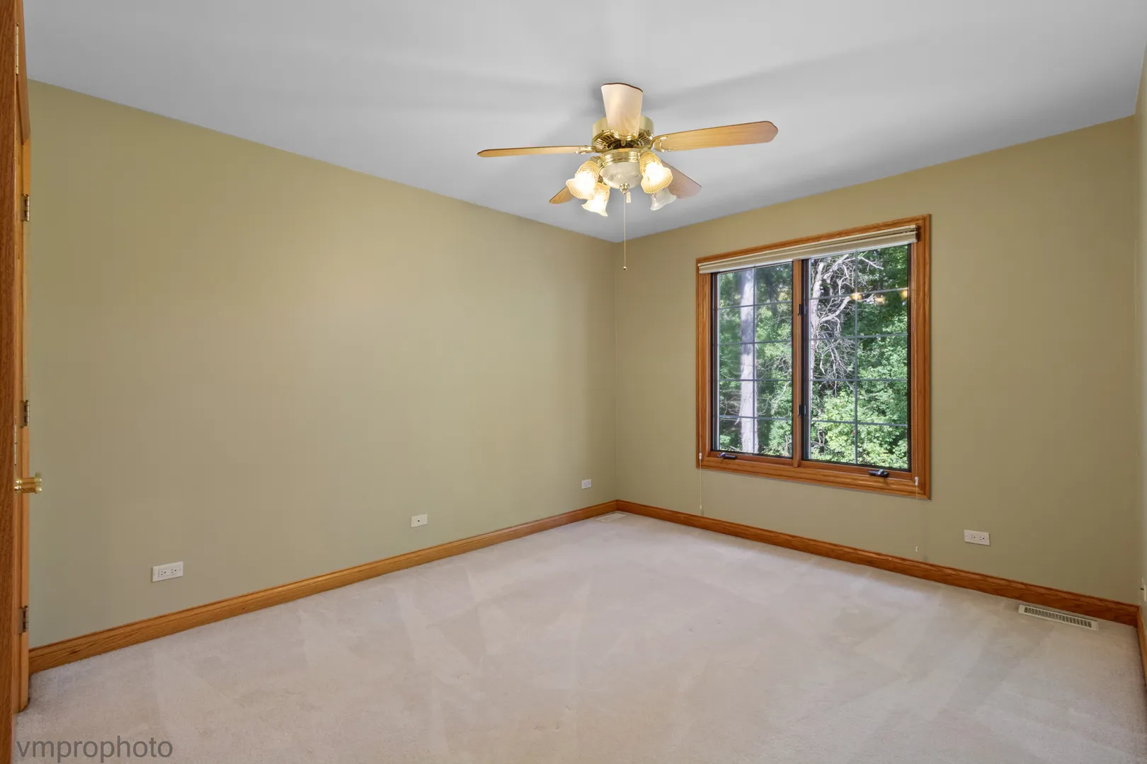 760 E Woodland Avenue IL