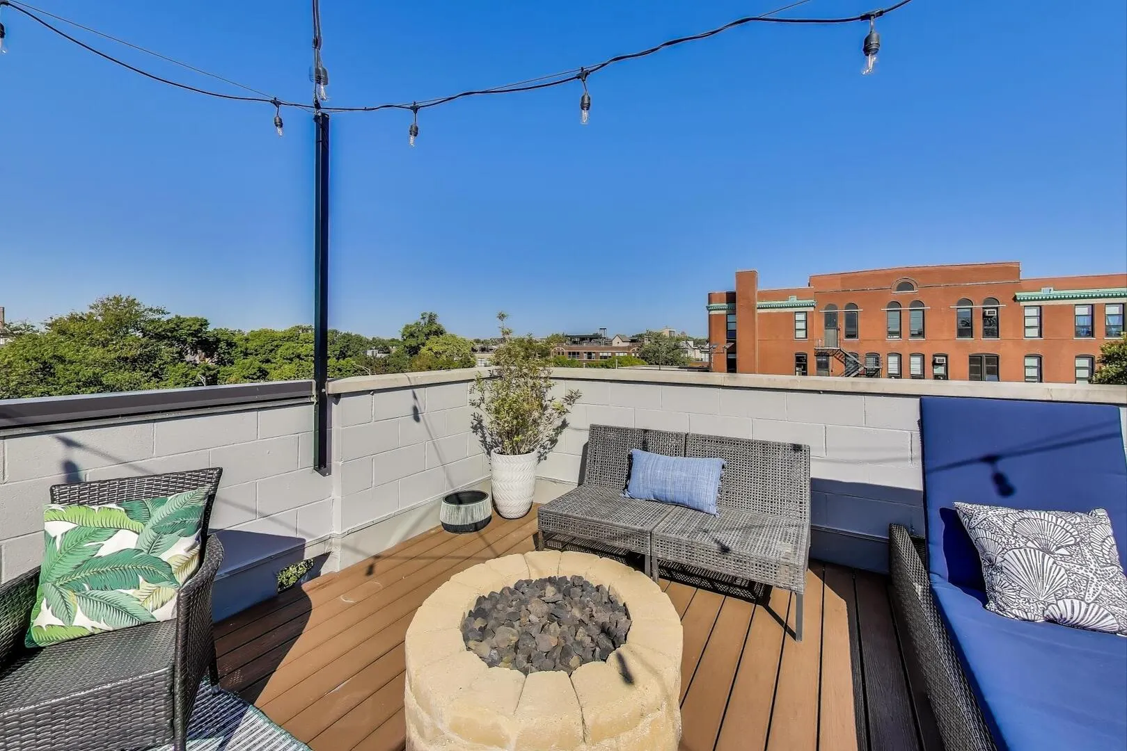 2237 W Race Avenue 2 IL