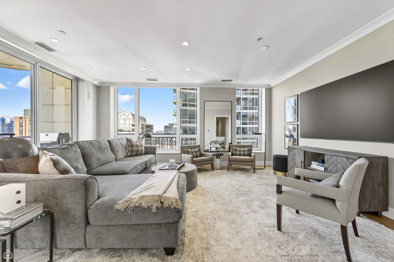 10 E Delaware Place 21D IL