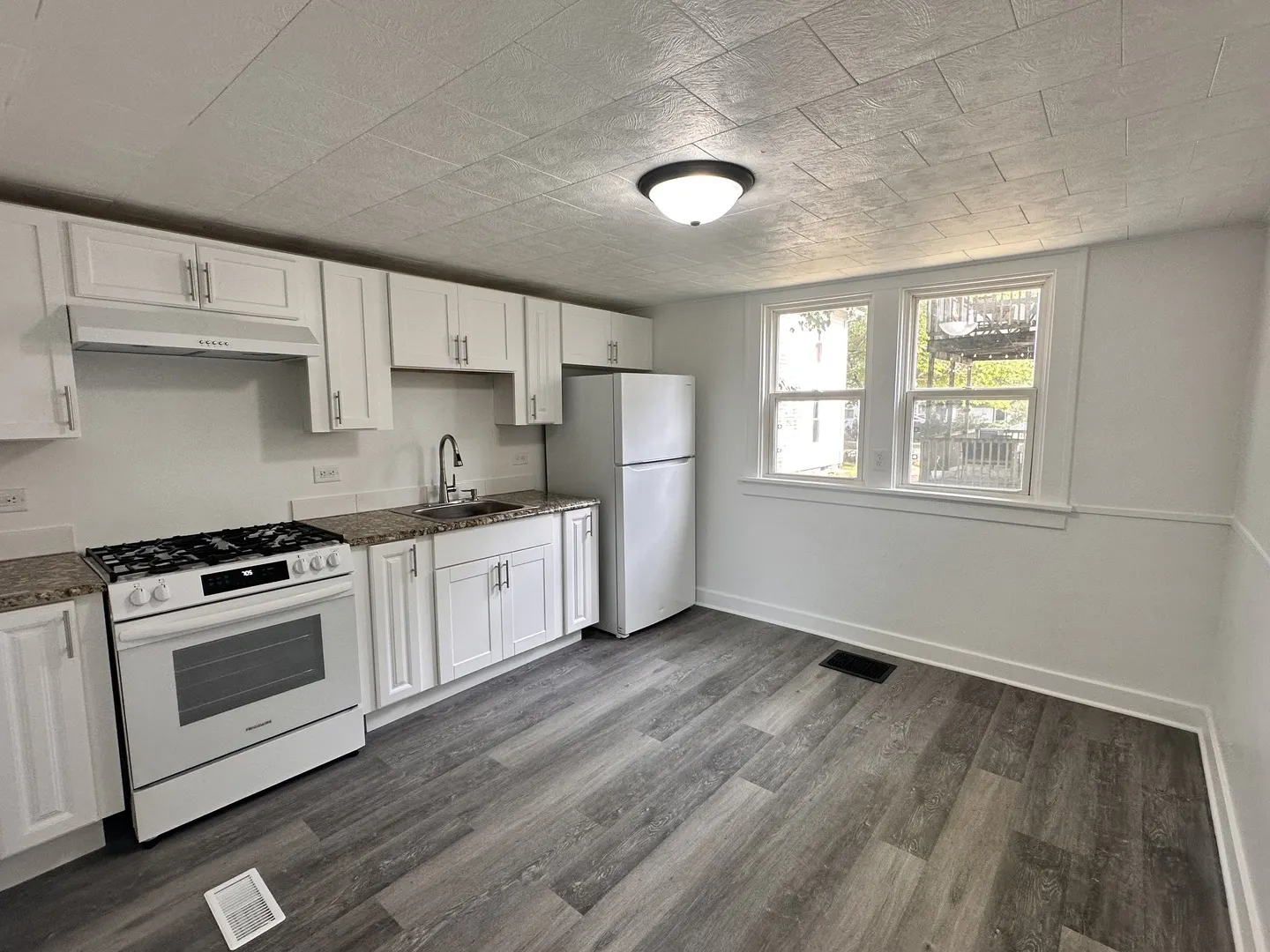 706 Illinois Avenue IL