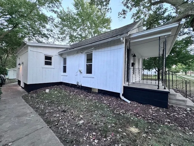 807 N Morris Avenue IL