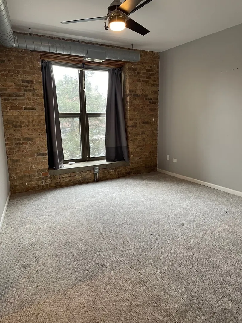 1735 W Diversey Parkway 205 IL