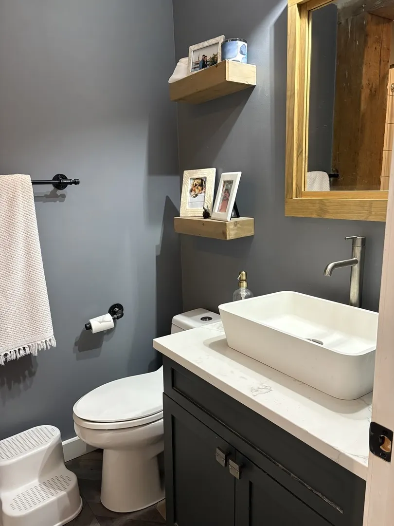 1735 W Diversey Parkway 205 IL