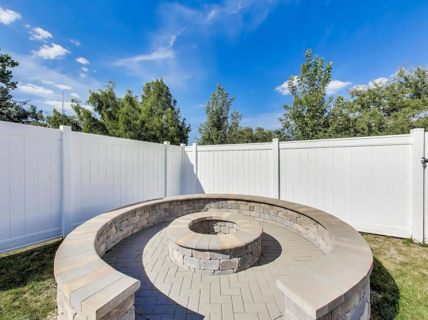 23W160 Woodcroft Drive IL