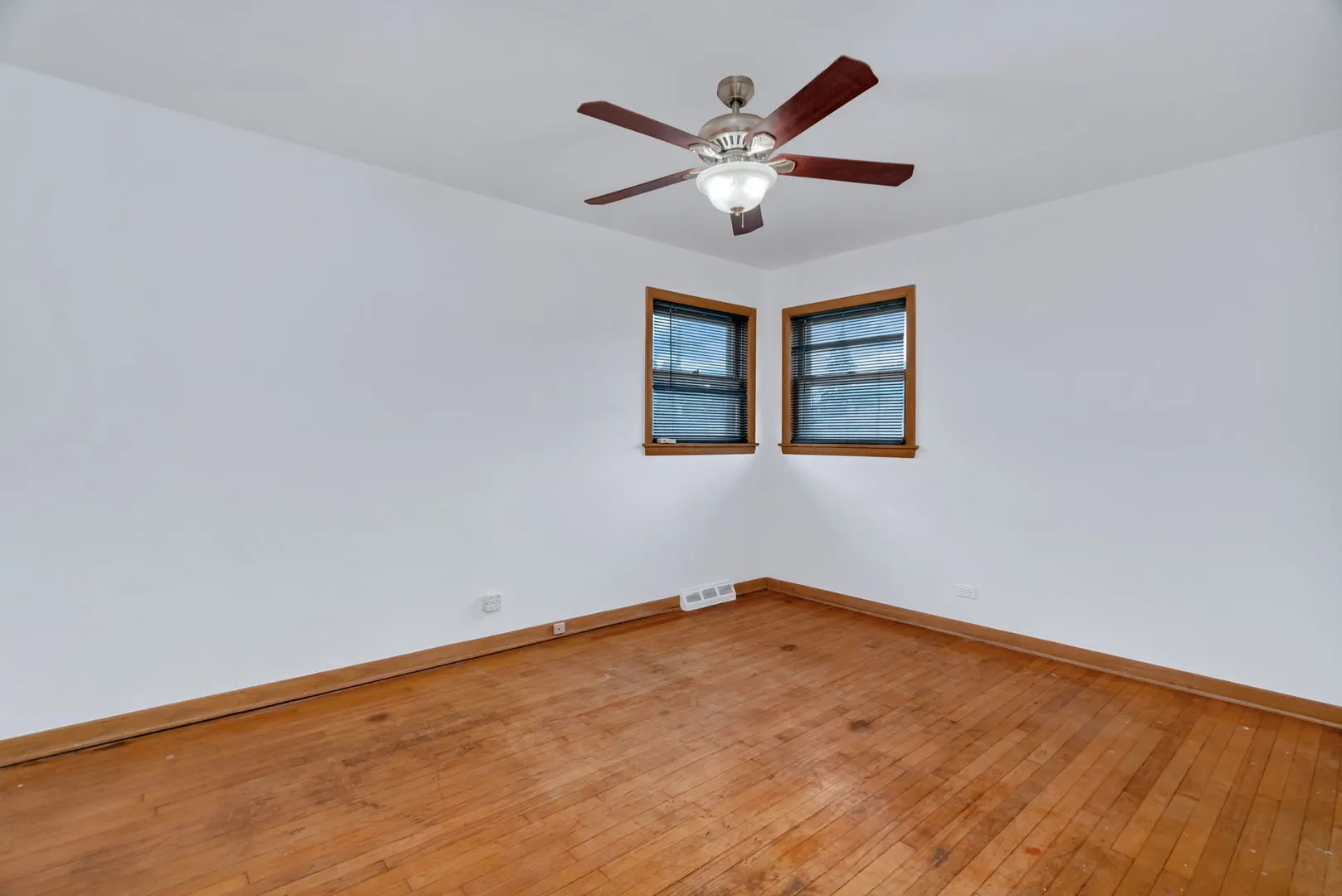 8844 S Francisco Avenue IL